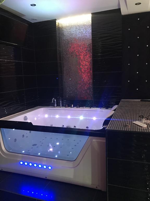 Le Cabaret Vip Spa Lyon Exteriér fotografie