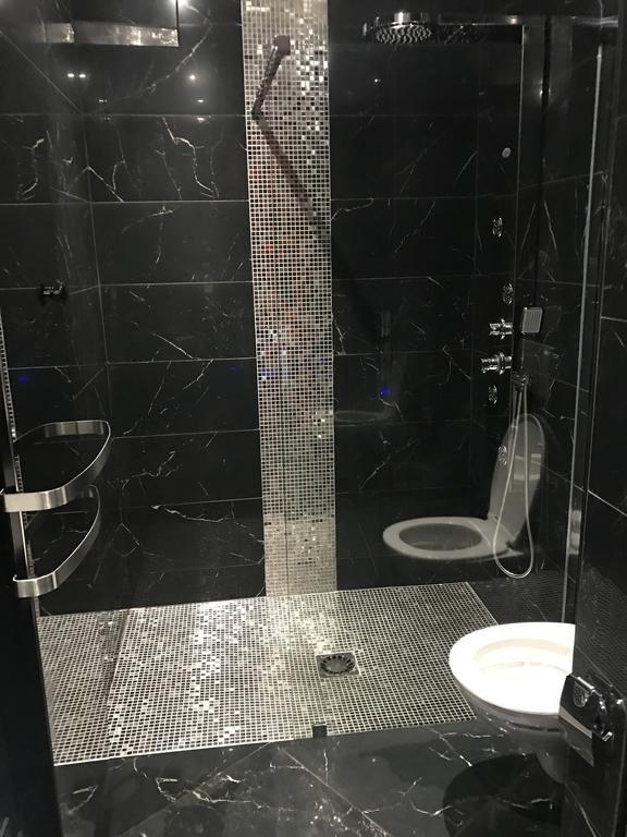 Le Cabaret Vip Spa Lyon Exteriér fotografie