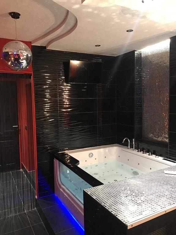 Le Cabaret Vip Spa Lyon Exteriér fotografie