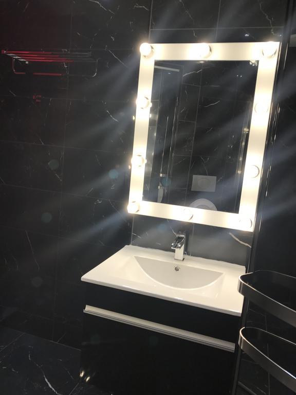 Le Cabaret Vip Spa Lyon Exteriér fotografie