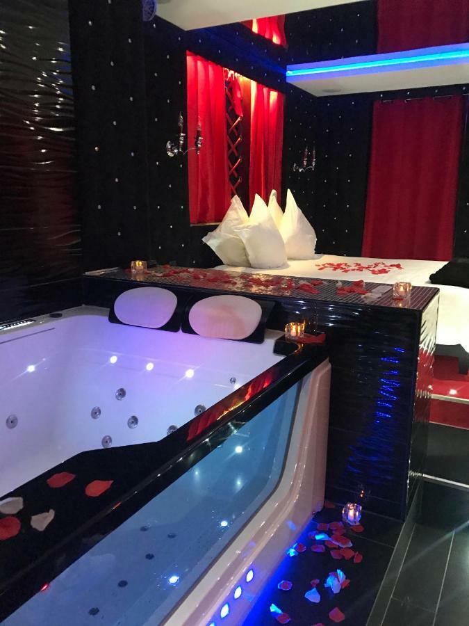Le Cabaret Vip Spa Lyon Exteriér fotografie